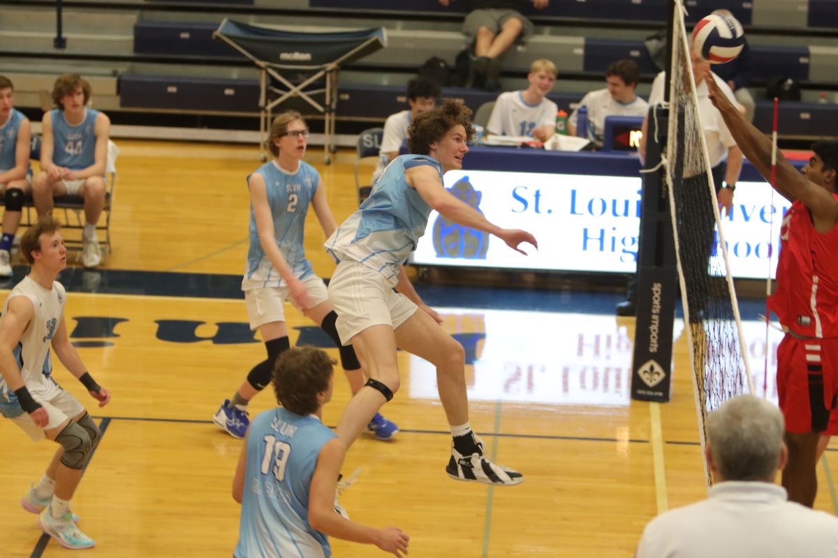 Volleyball goes even at Parkway Central Tournament; bests Francis