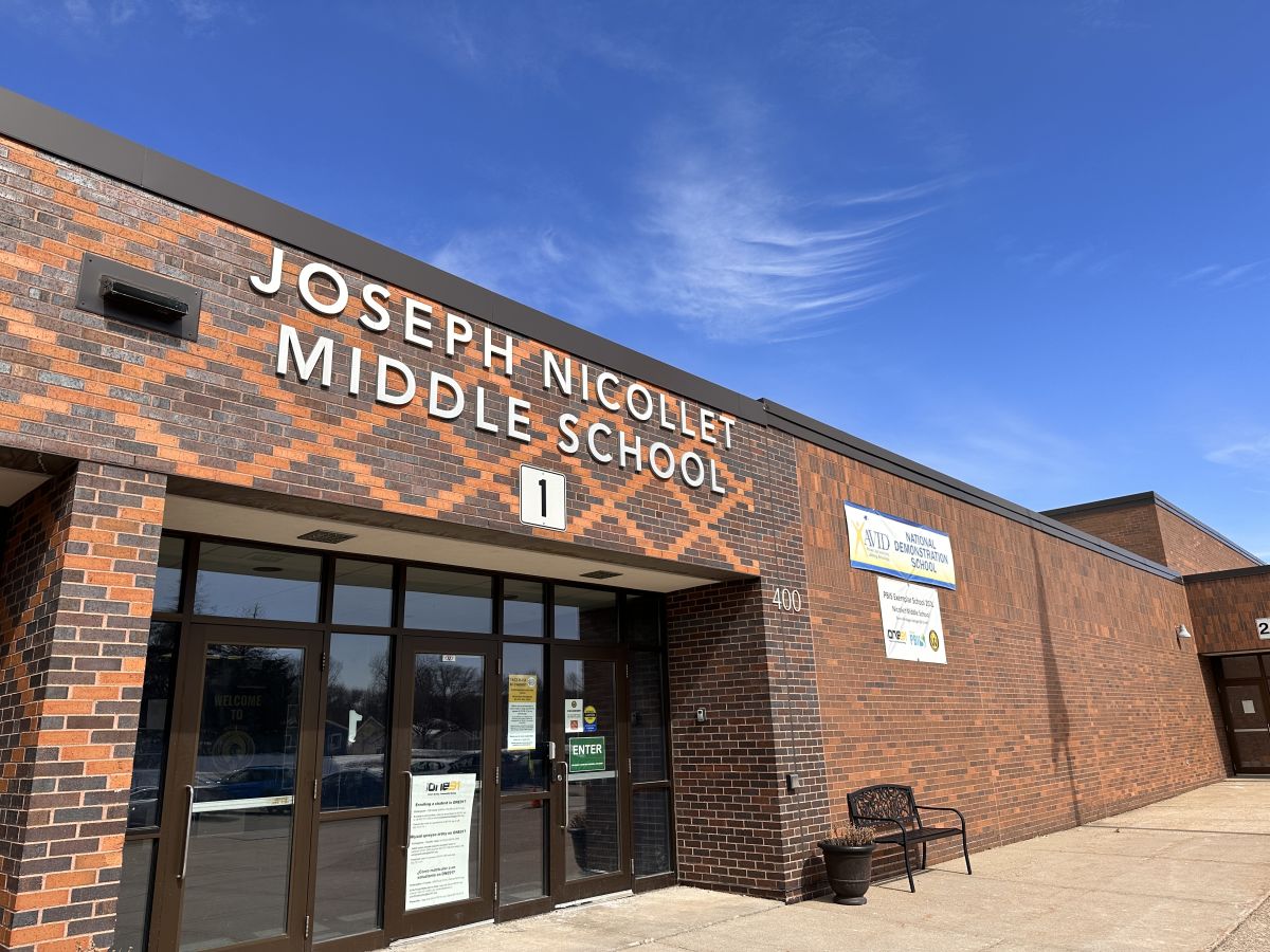 ベルナルディ　センター Nicollet Middle School revalidated as a National Demonstration