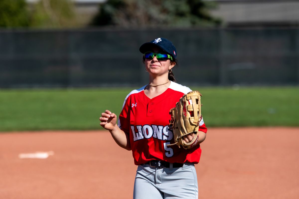 Lily ’24 Makes LCC History as First Female Baseball Player News Detail