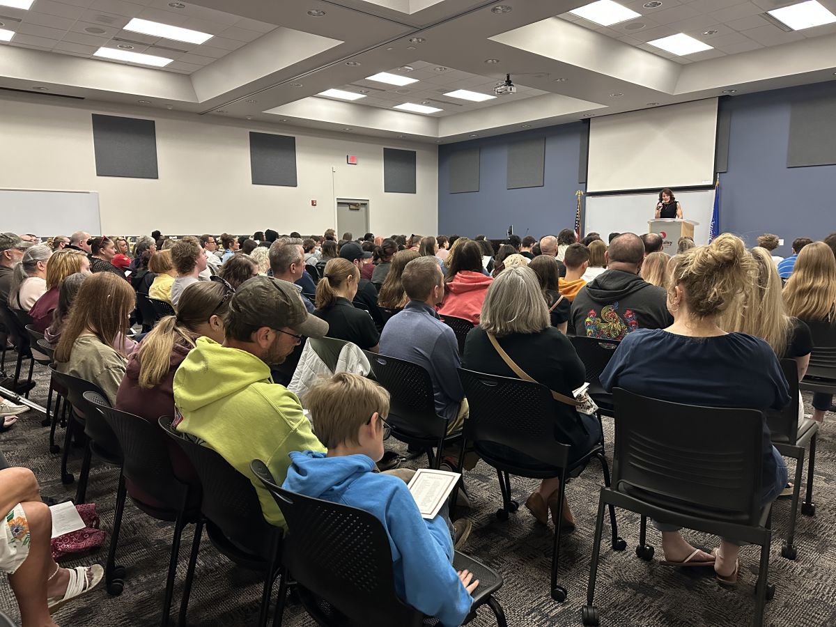 Oshkosh's Riverside Program Celebrates Future-ready Graduates | Details
