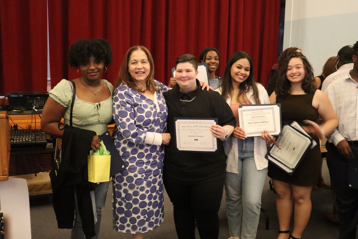 Mount Vernon STEAM Academy honors seniors at Senior Awards Convocation