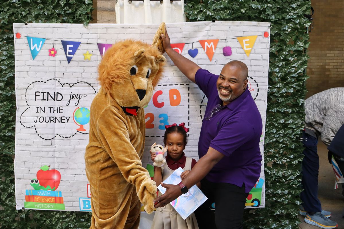 Several Schools Hold Dads Take Your Child To School Day News Details several-schools-hold-dads-take-your-child-to-school-day-news-details
