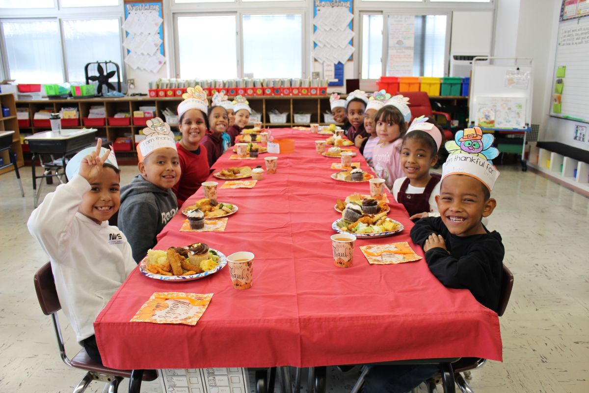 Hamilton School celebrates Thanksgiving with a fabulous feast | News ...