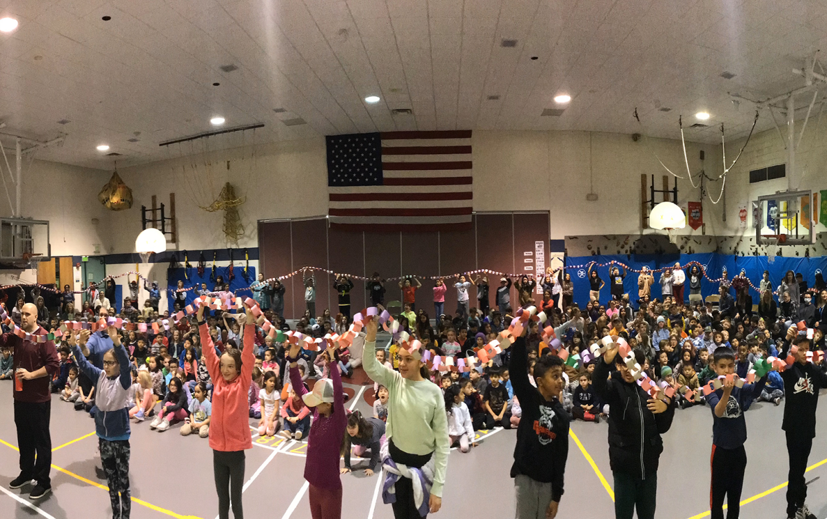 Hunters Glen Elementary creates a chain of kindness News Details