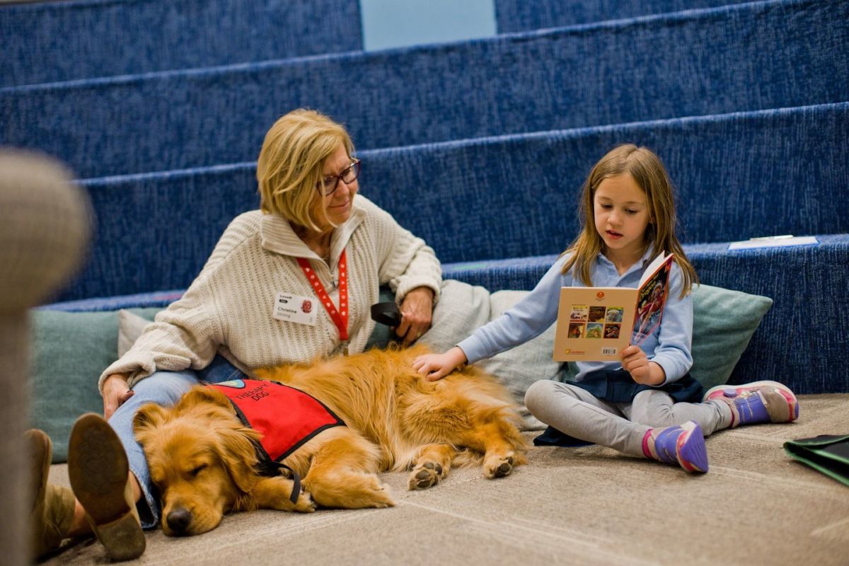 New Program Pairs Students With Therapy Dogs to Practice Reading Aloud