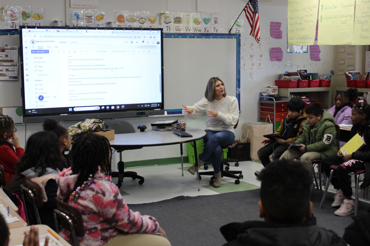 Meteorologist visits Grimes School to teach students about weather