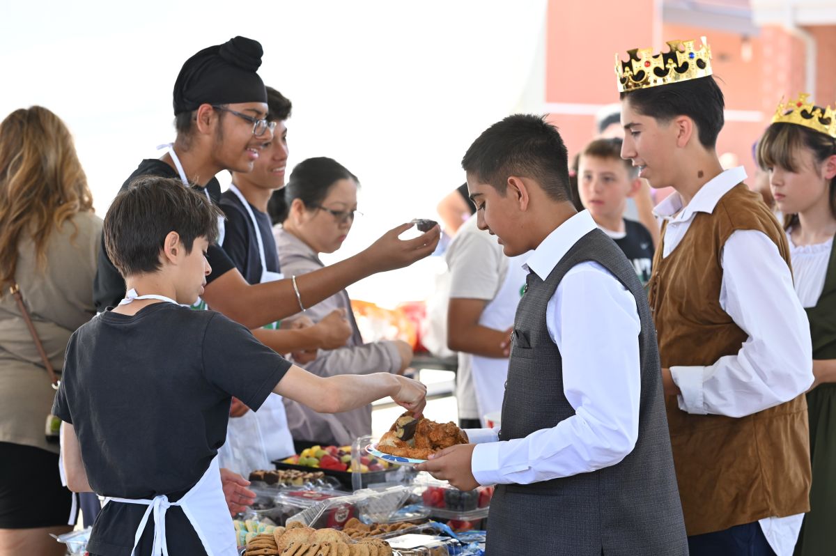 The Reign Continues Nile Garden Elementary Celebrates the 29th Annual