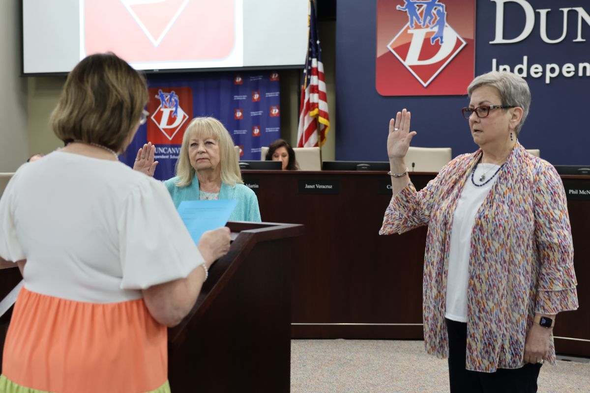 Board Members and New Officers Sworn In | News Stories