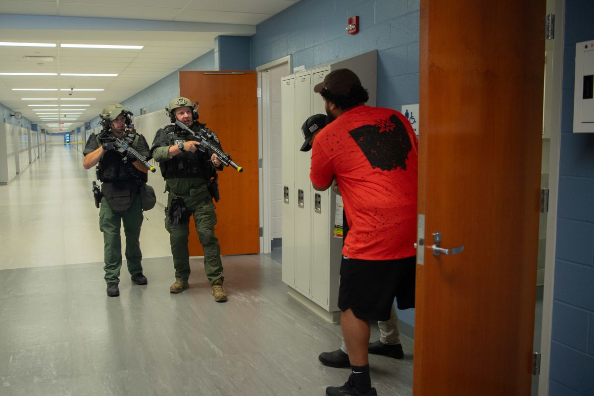 Lorain Schools Hosts SWAT Training Exercise at Lorain High Details