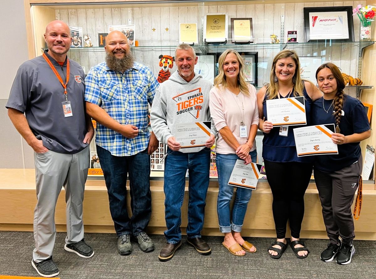 Columbia Ridge Staff Awarded for Heroism | District News