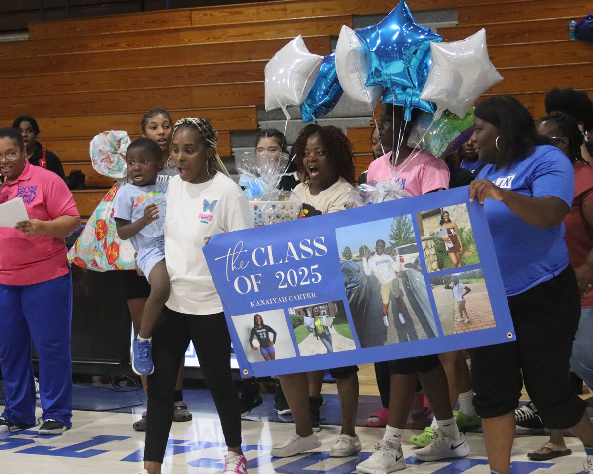 Volleyball picks up win on Senior Night