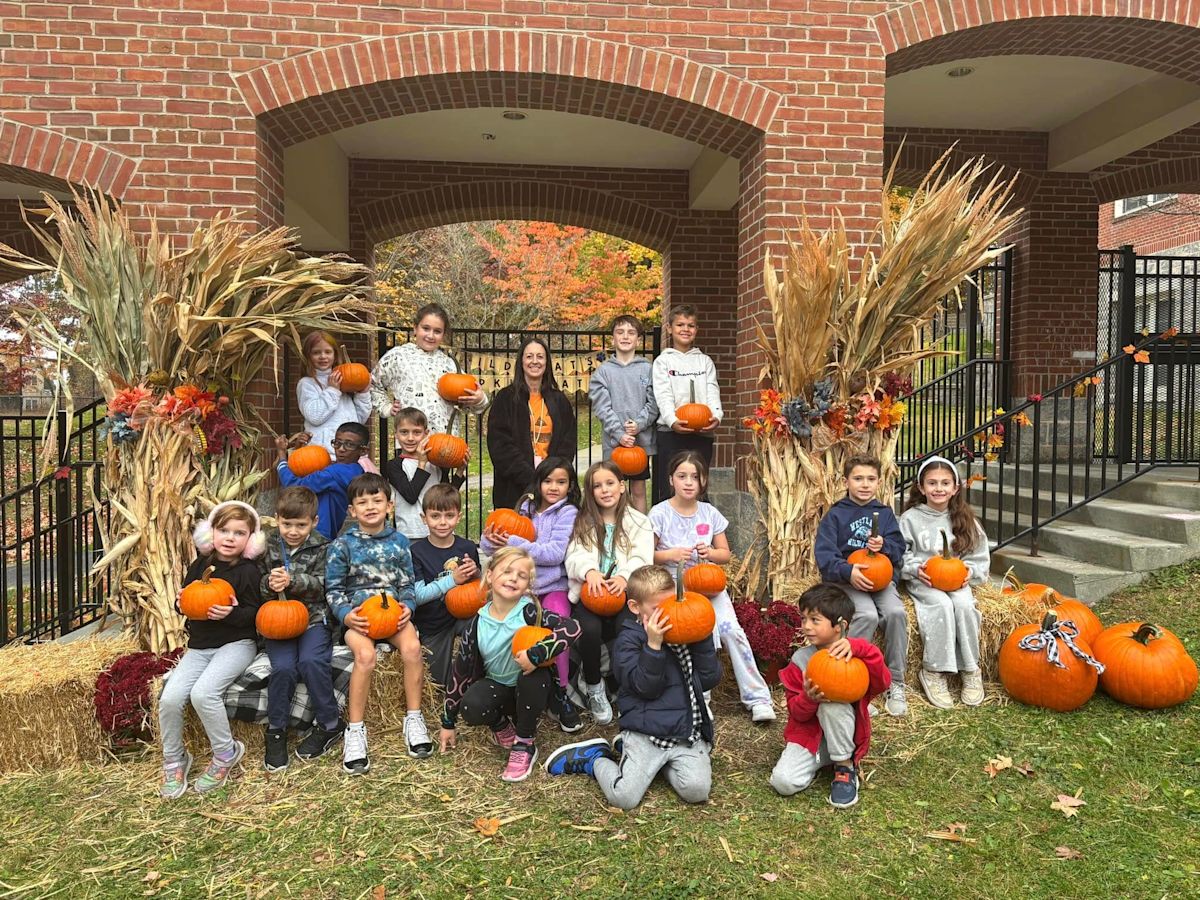 Pumpkin Patch Day at HES | News Detail