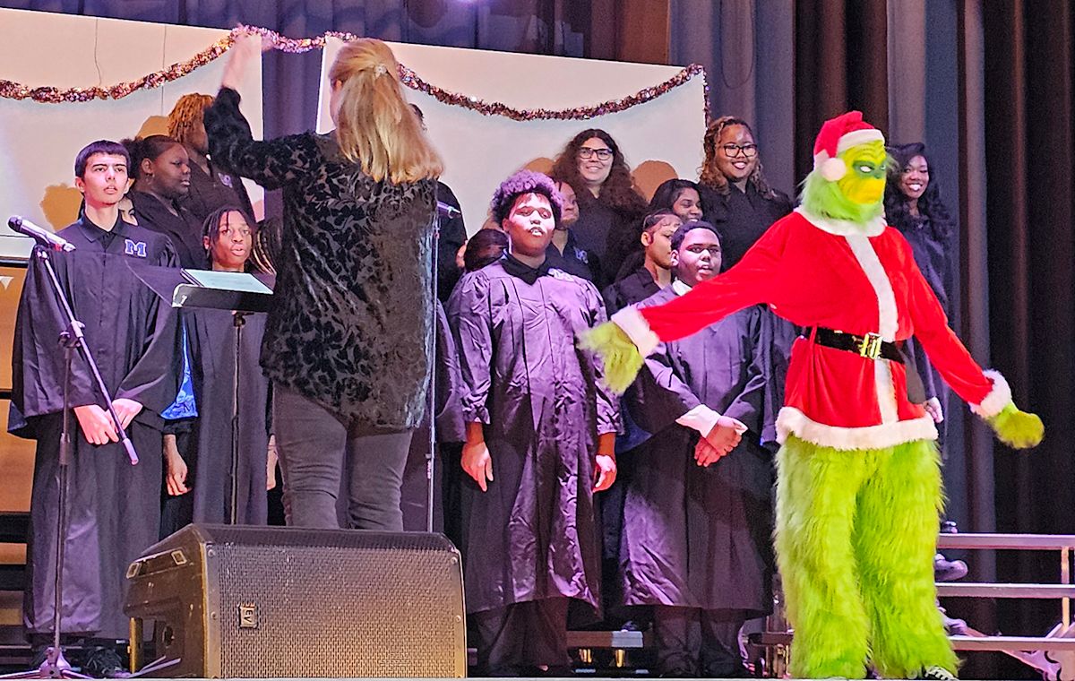 Photo Gallery: Empty Bowls and Blue Christmas at MHS