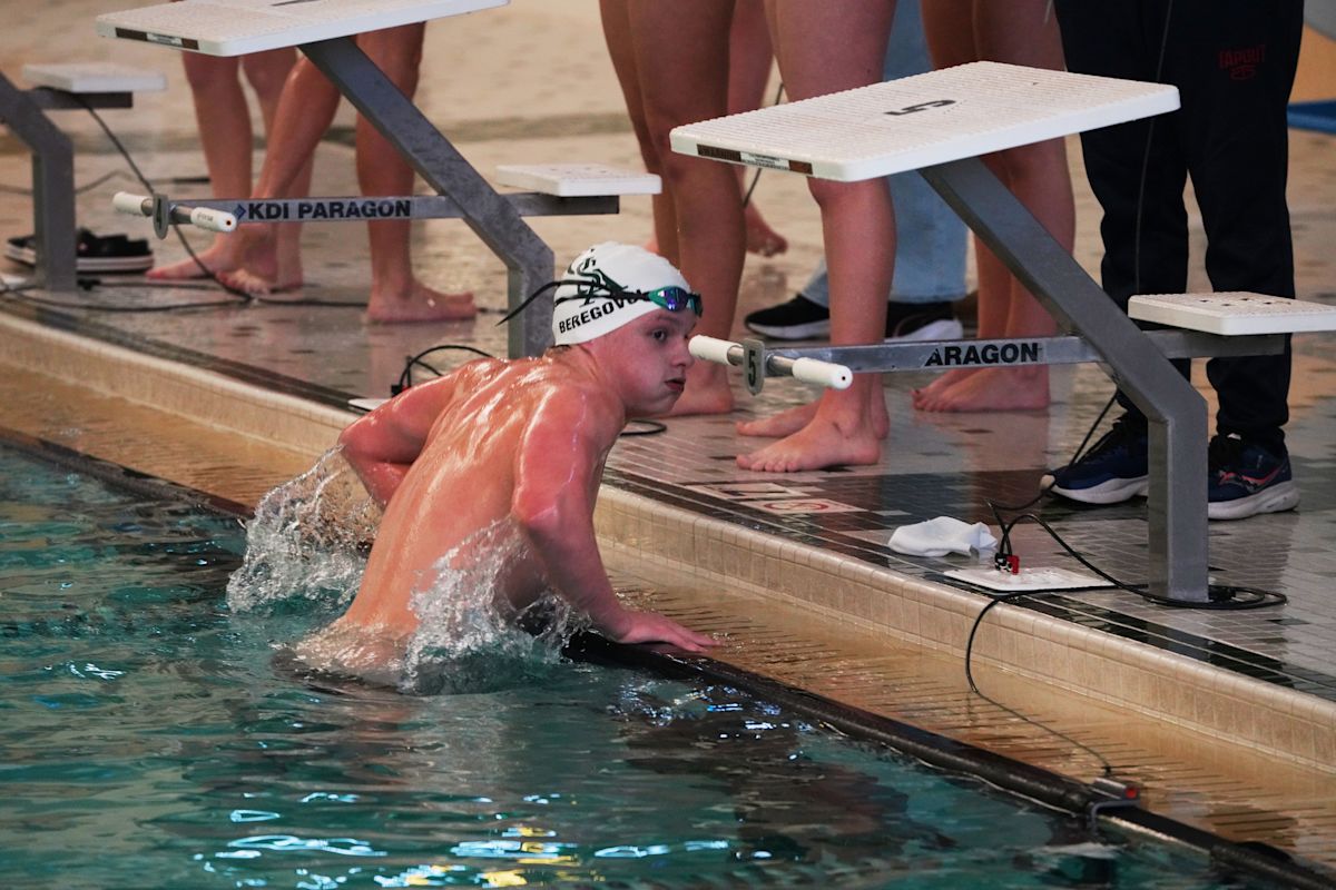 George School Swimmers Set Records | News Detail