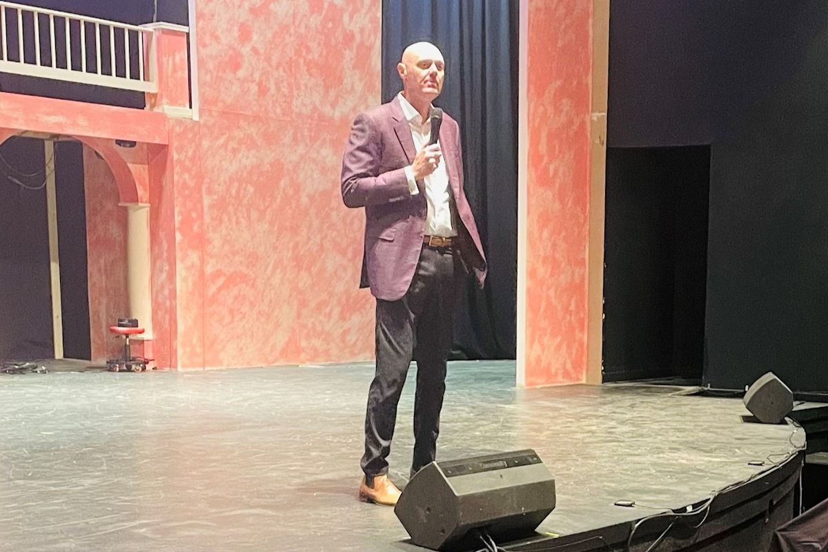 Christopher Knight Speaks to HLI | News Detail