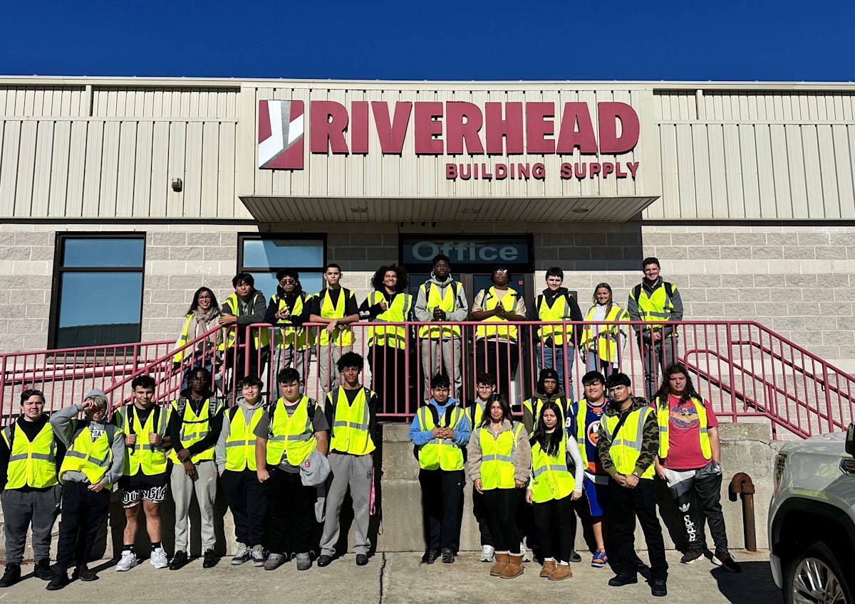 https://resources.finalsite.net/images/t_image_size_4/v1760989789/wfsdk12nyus/rcbgjs4xrgzwohdkhsz8/RiverheadBuildingSupplymain.jpg