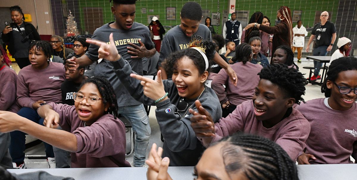 2'LiveBre Brings Gifts, Music, Friends to Students at John Early