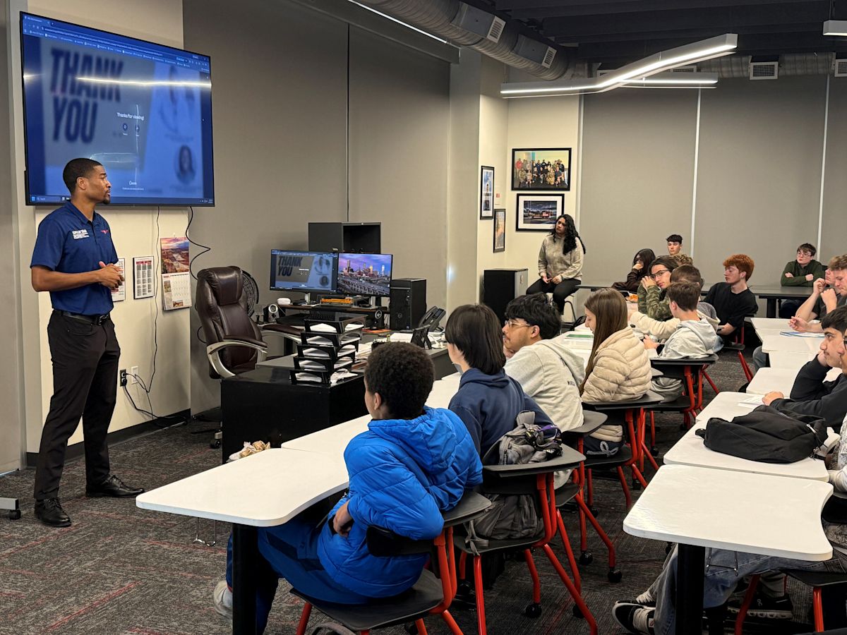 Aviation Professional Talks To Union Aviation, Maintenance Students ...