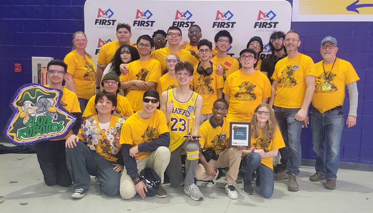 WFHS Roboticsが地域ファイナリストおよび工業デザイン賞を獲得、世界選手権への出場権を獲得
