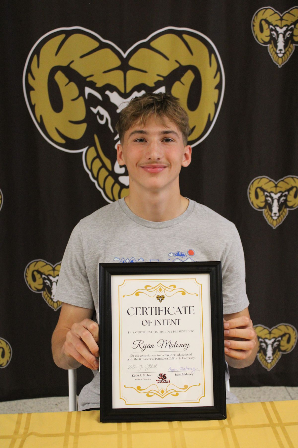 Ryan McGinnessライアンマグギネス　サッカーボール Ryan Maloney Commits to PennWest California for Academics, Soccer