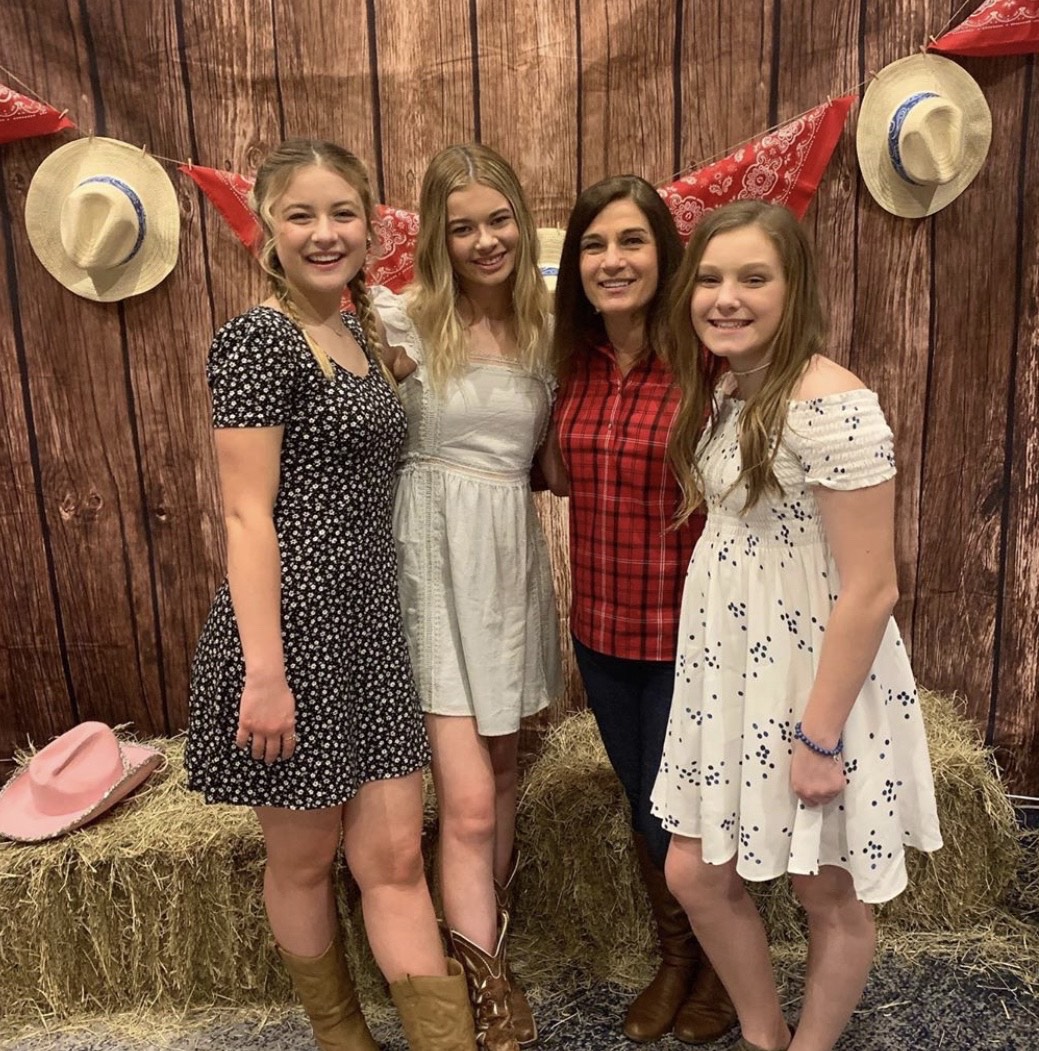 HS Students Celebrate Valentine's Day With Sadie Hawkins Dance | Main ...