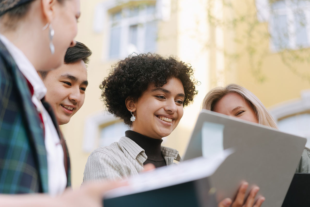 Branding and UX Design: A Key to Success - VERSIONS®