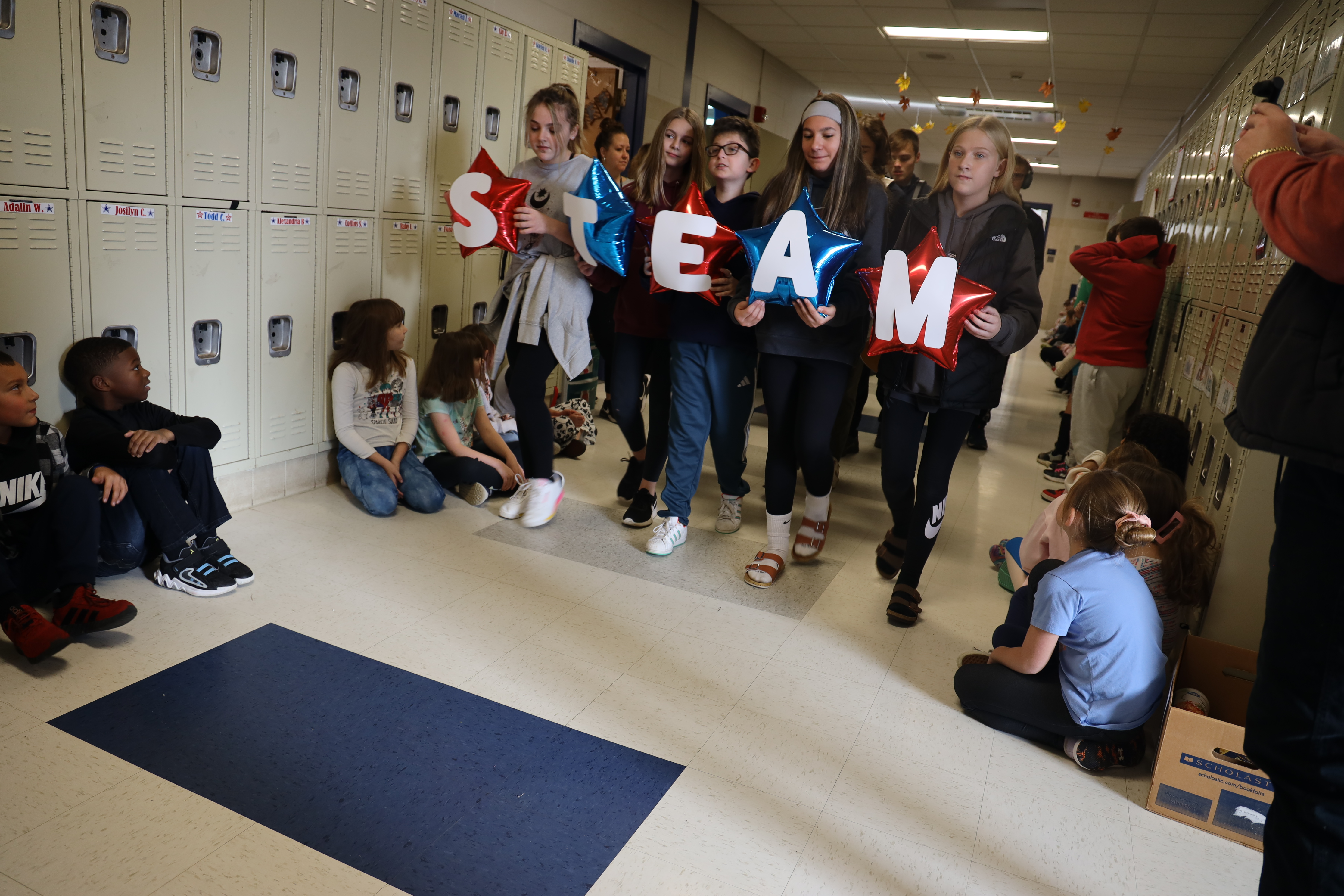 Elementary students show off robot floats in Dash parade | Default Post ...
