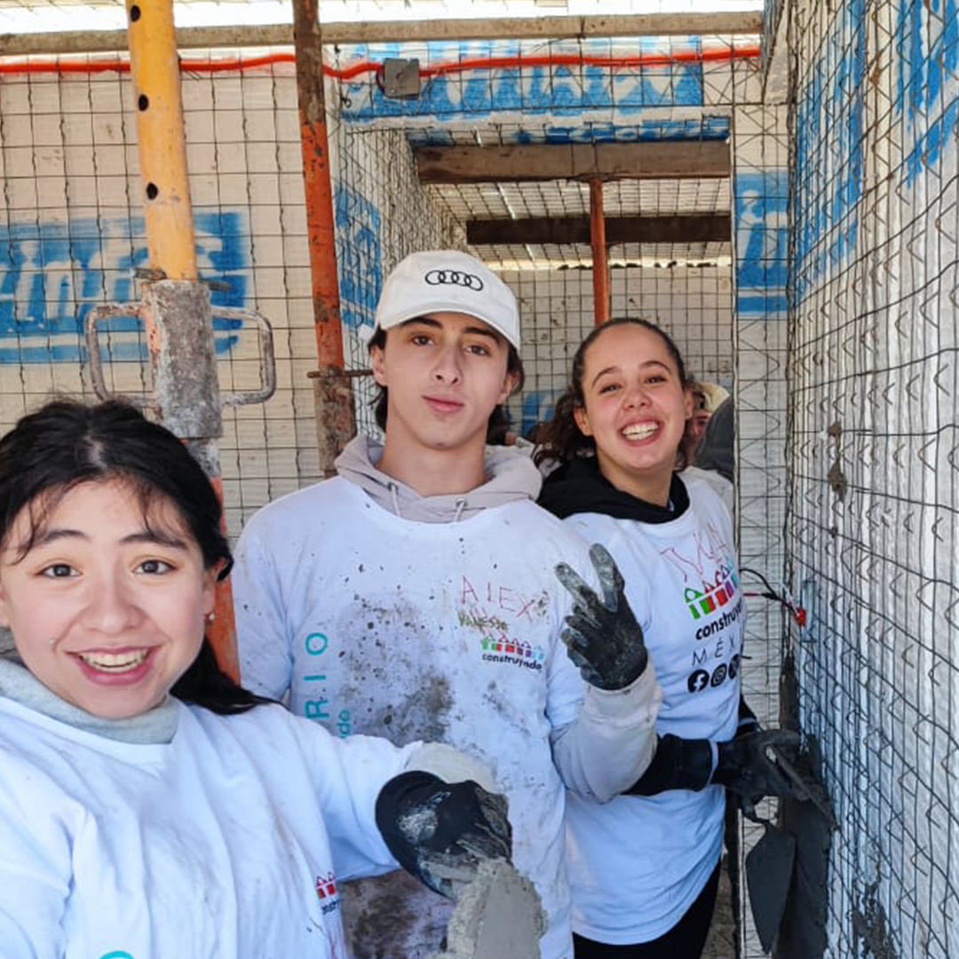 US Students Building Homes: A Display of the Bear Community Spirit | News