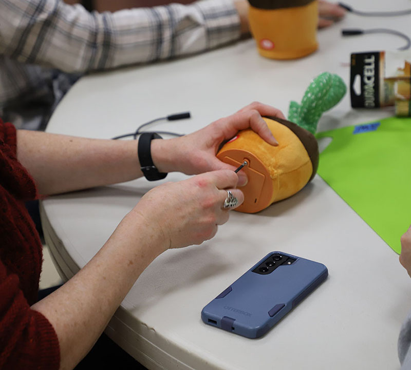 LWSD preschool parent and author teaches staff a do-it-yourself ...