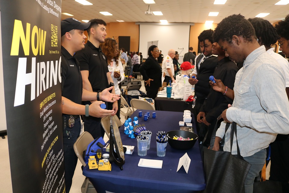 Spring 2024 Ready to Work Job Fair Draws Hundreds of SCCPSS Students