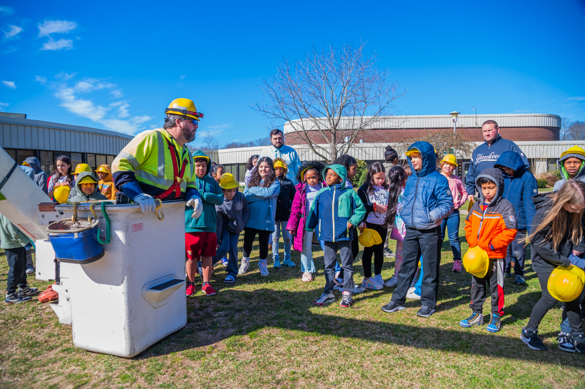 Moriches Elementary School Fourth Graders Learn About Electricity with ...