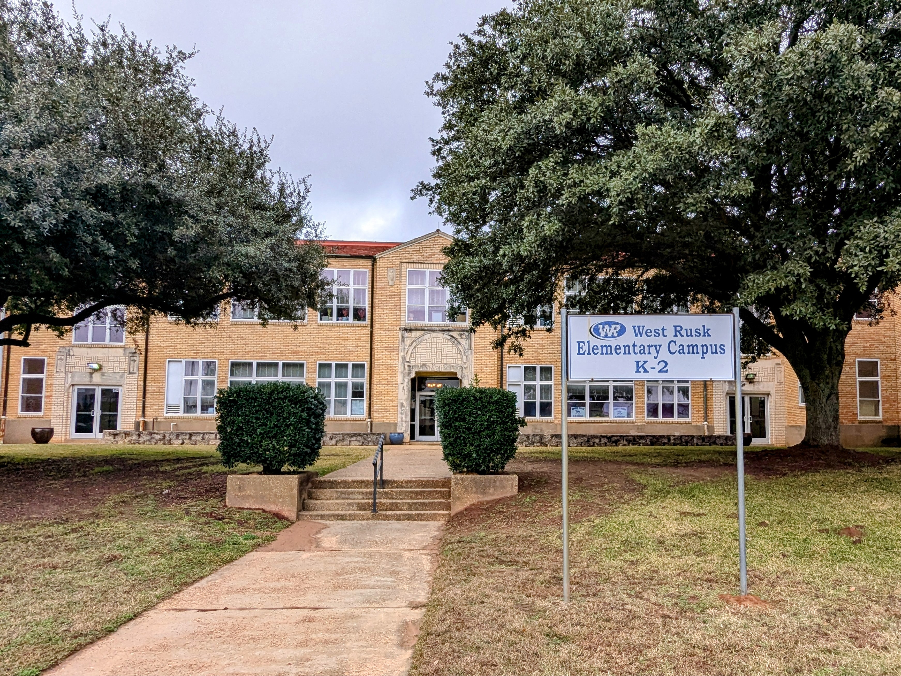 The West Rusk Elementary school building