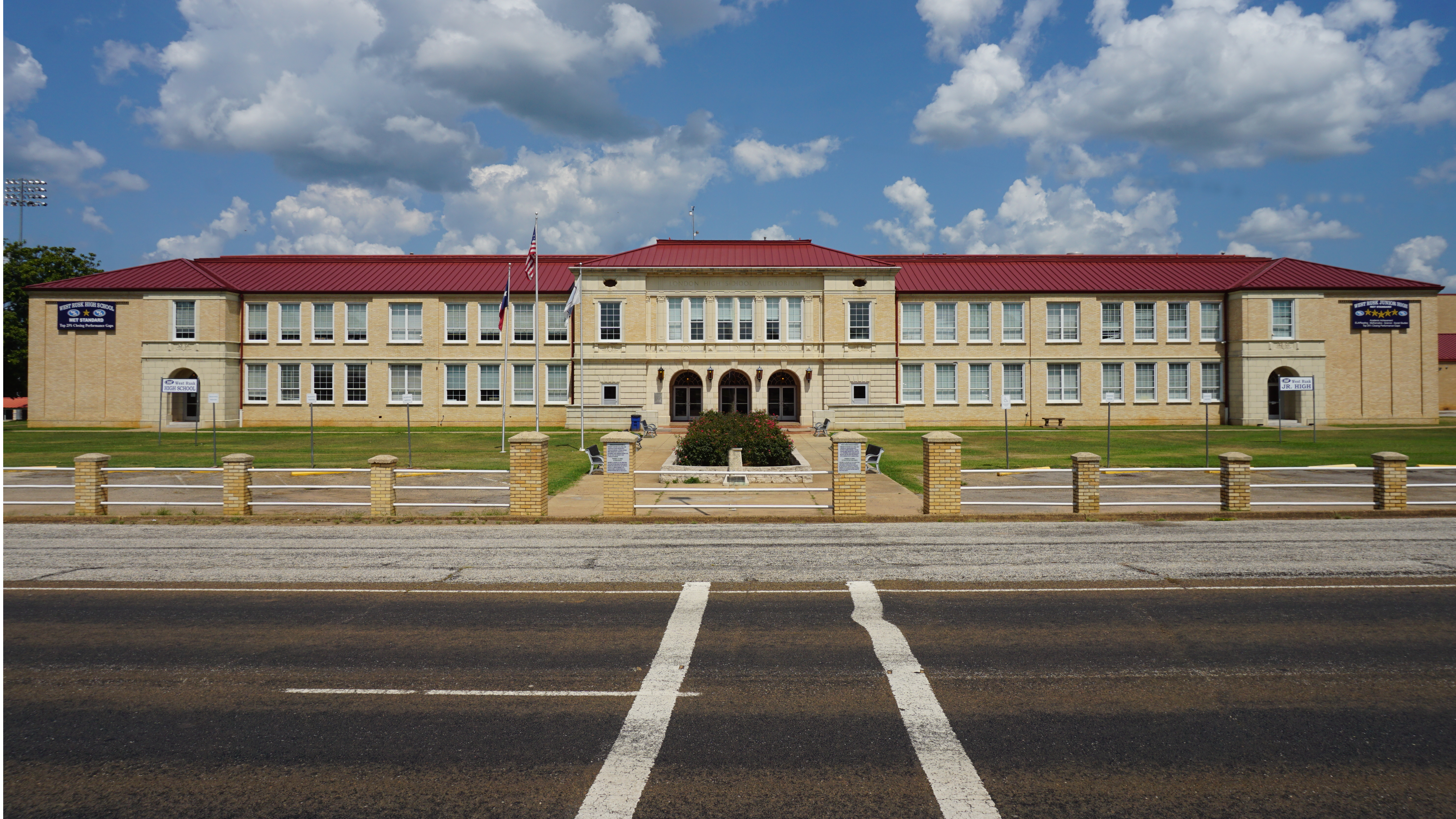 The front of West Rusk High School and West Rusk Junior High school building
