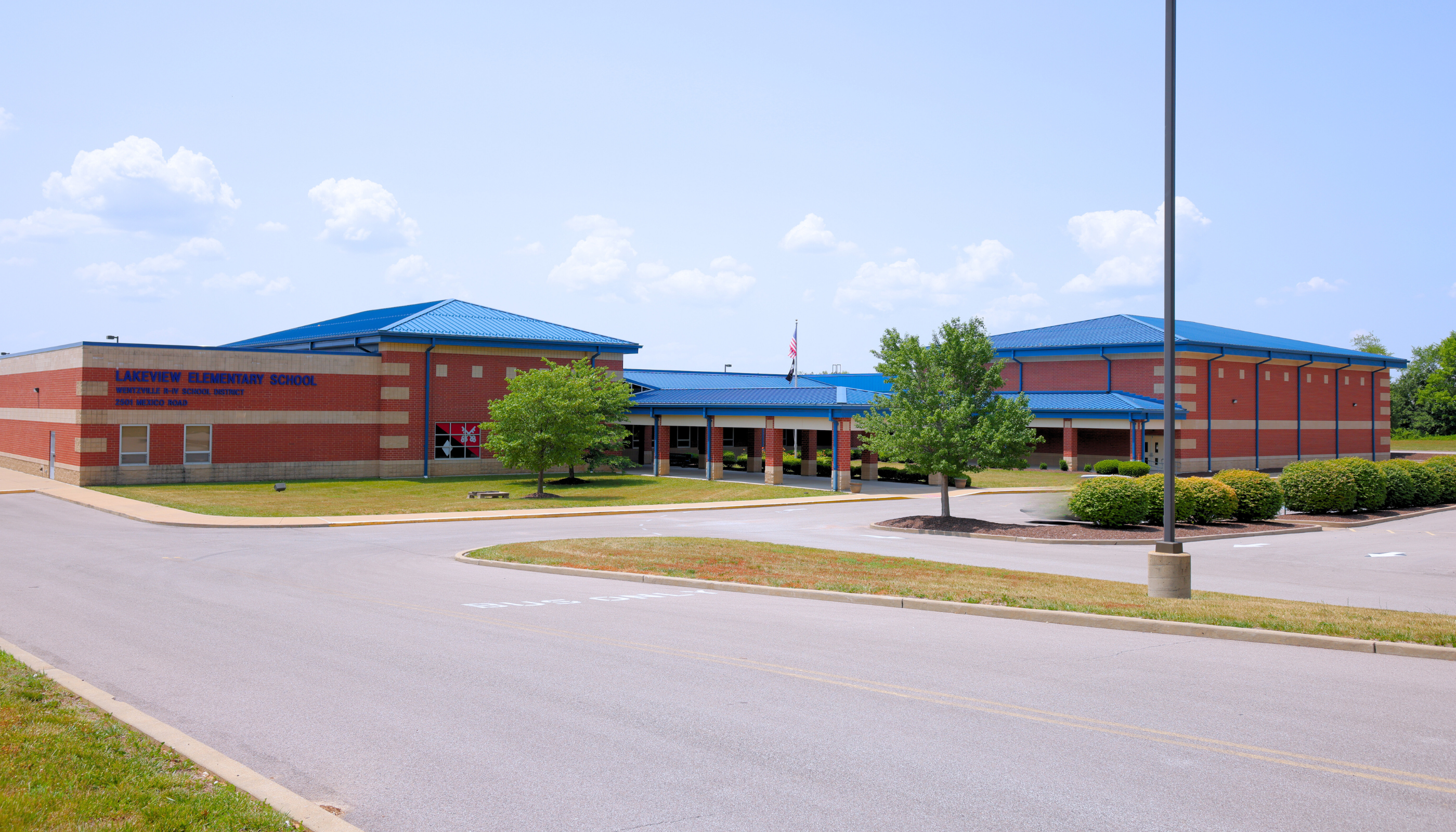 Lakeview Elementary School Building Photo