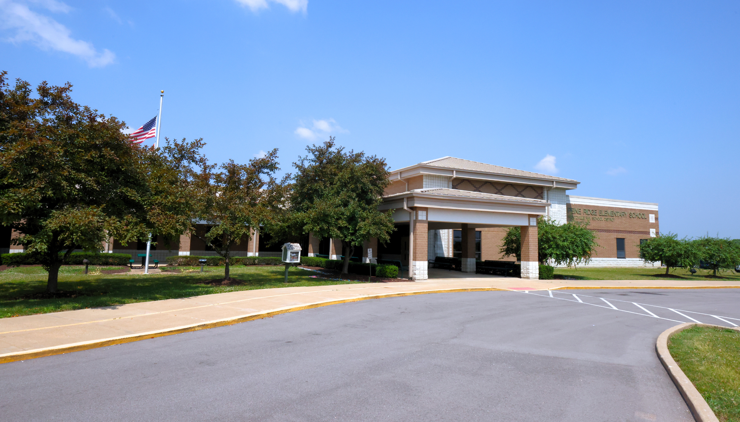 Peine Ridge Elementary Building Photo