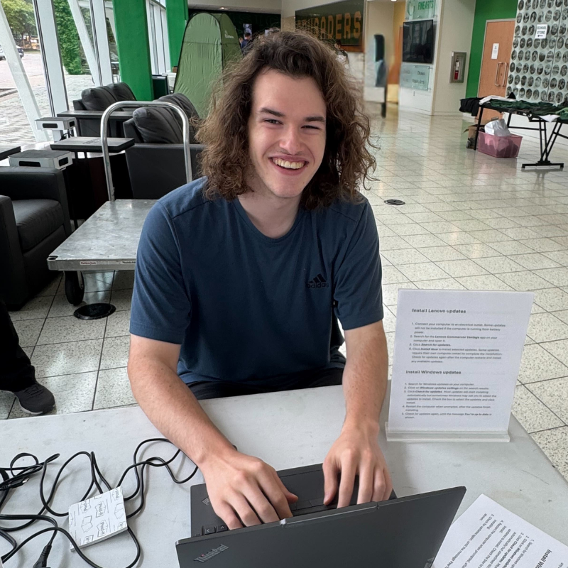 Summer service: Alumni, students prep tech for incoming class | News Posts