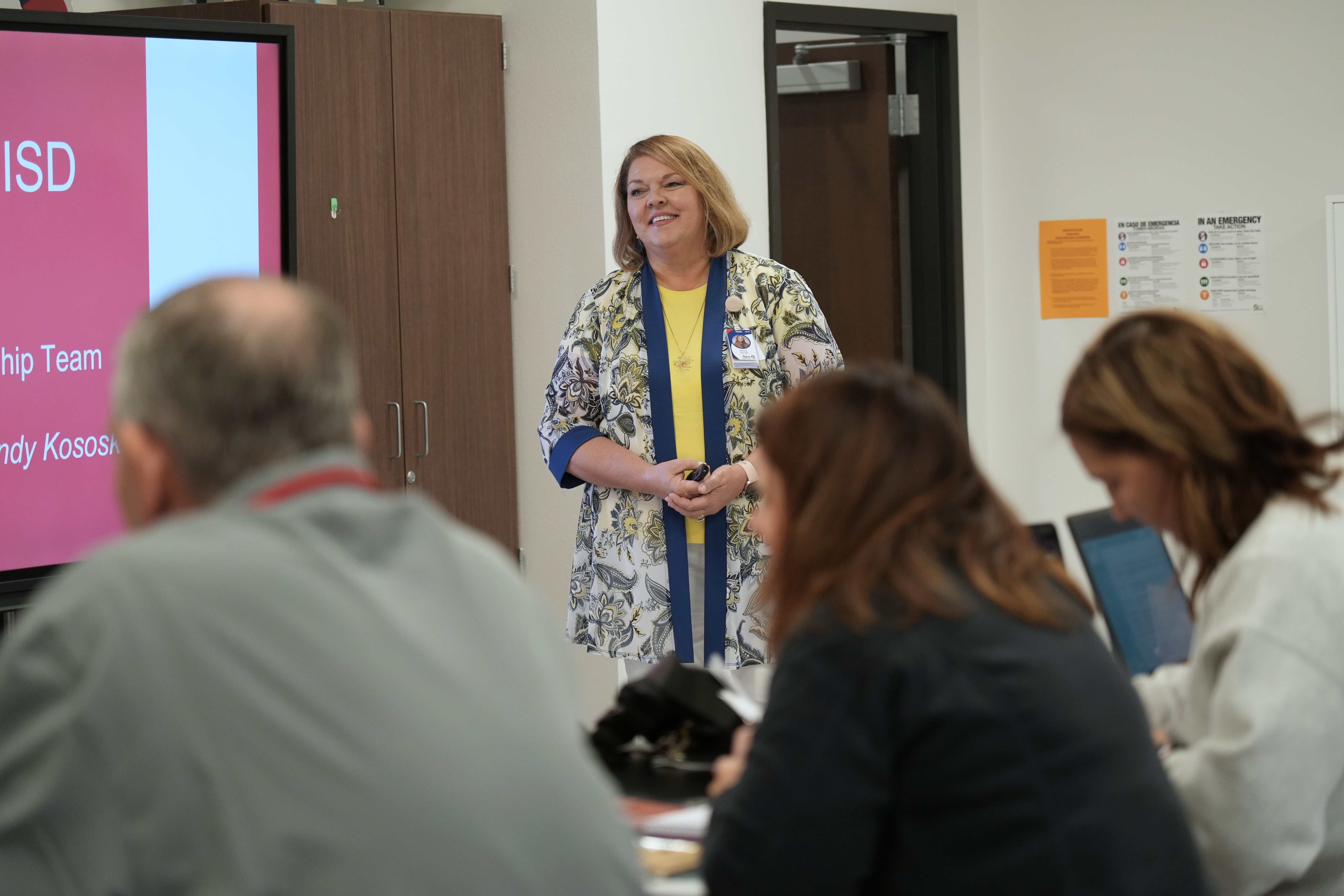 SIL Kayla Daniel leads a session at Bosqueville