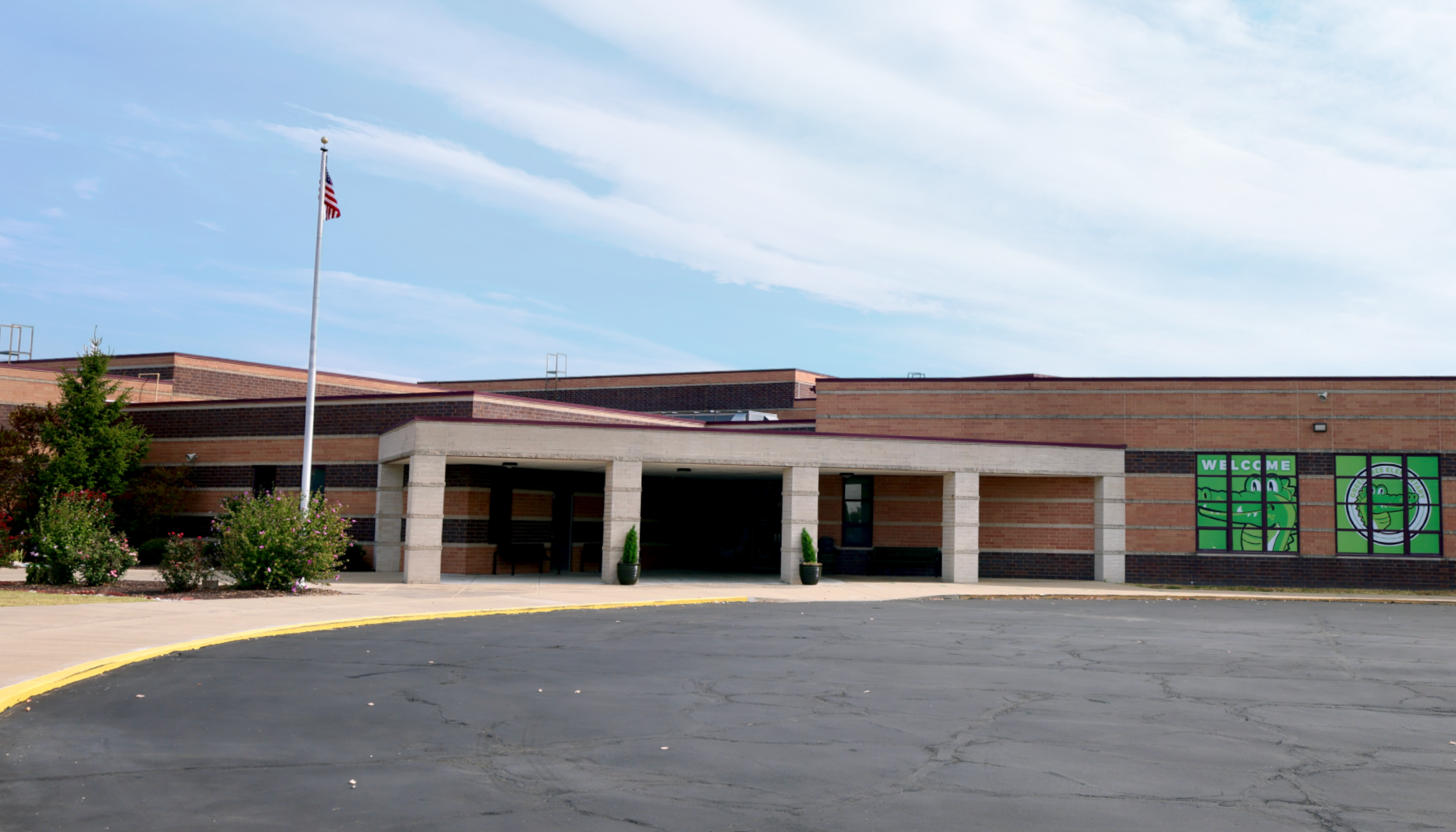 Exterior of the entrance of Green Tree Elementary