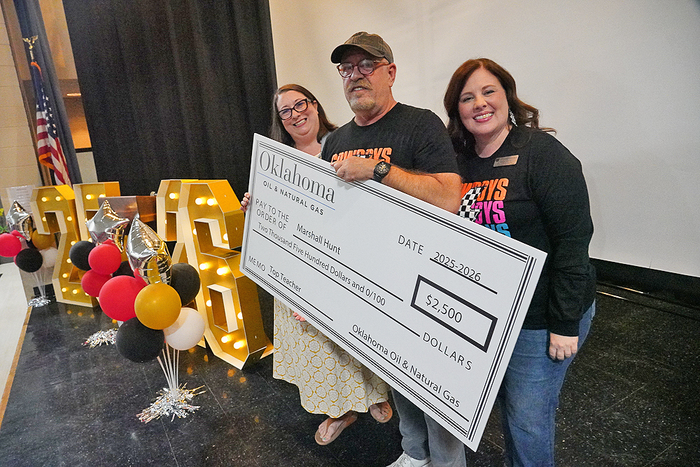Roy Clark 5th Grade Teacher Marshall Hunt Named A Top 10 Teacher In The ...