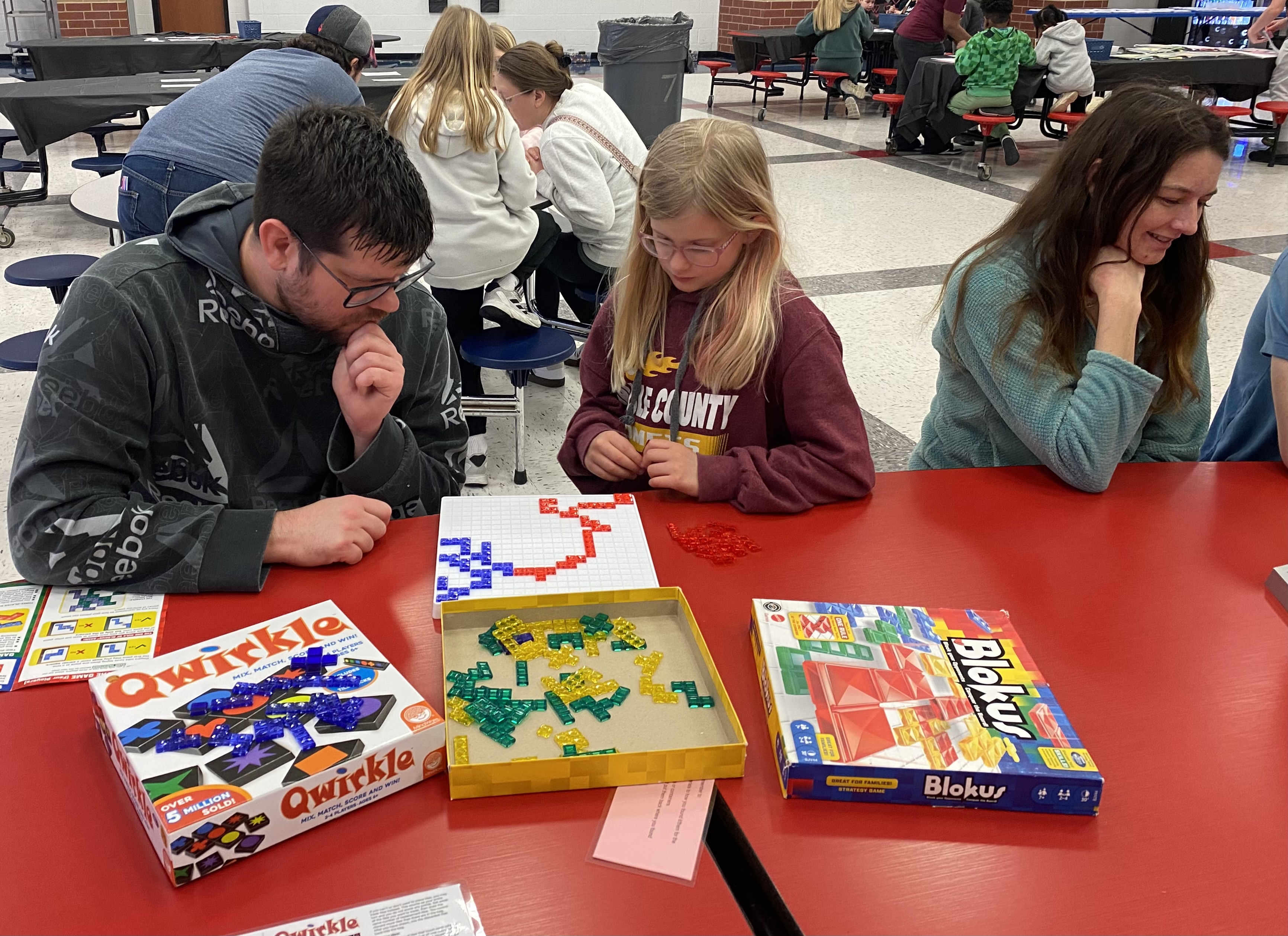Family playing Blokus at the Horizons Family Night
