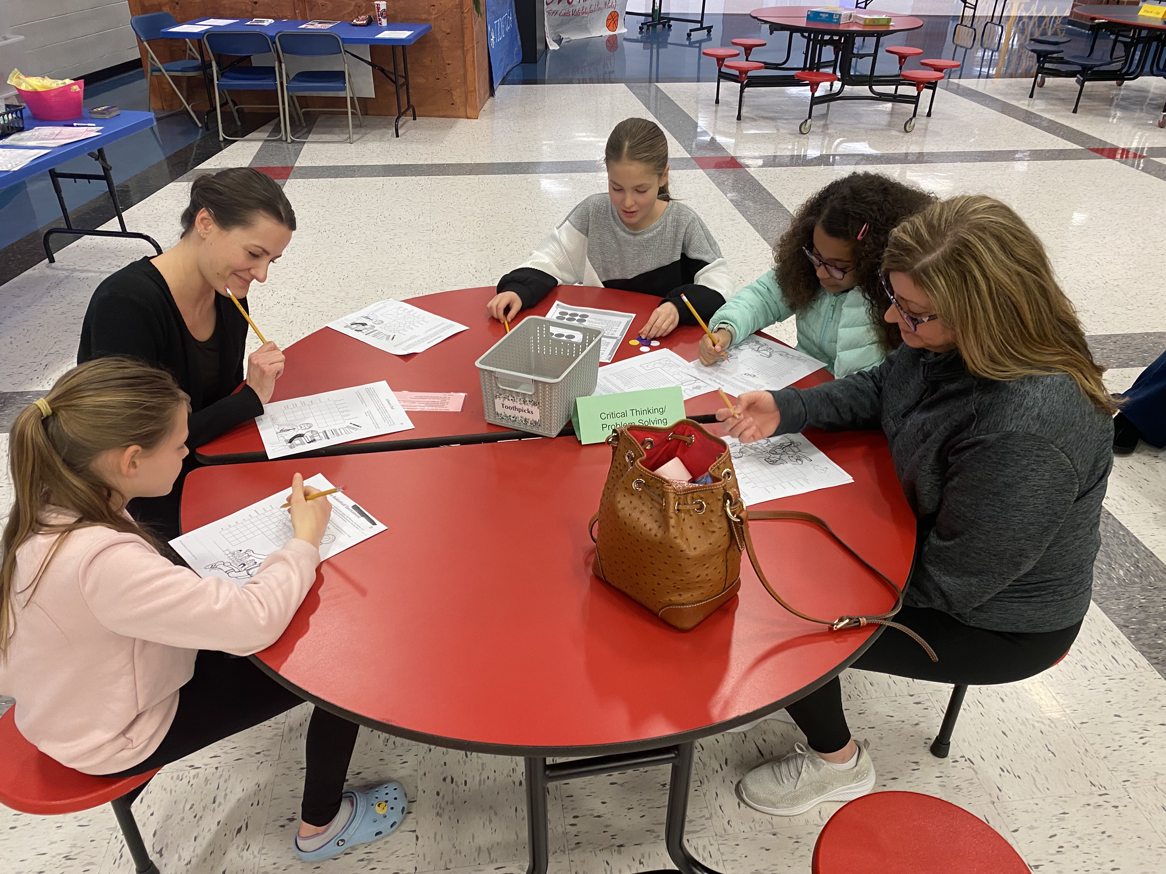 Family completing Logic Puzzles at the Horizons Family Night
