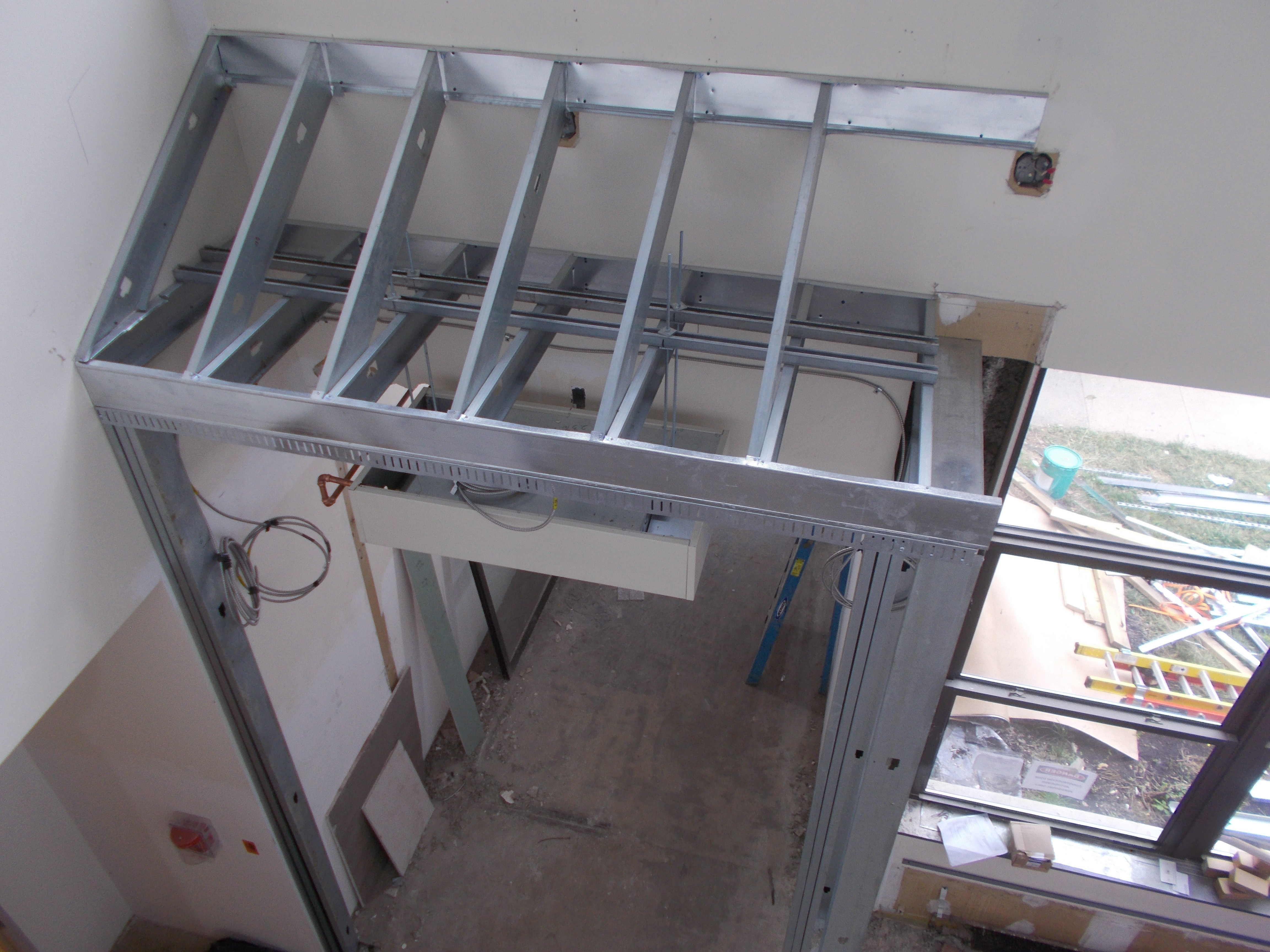 Installation of a security vestibule on the first floor of La Grande